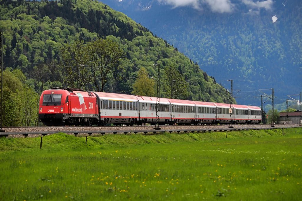 Путешествовать с помощью железной дороги не только удобно, но и недорого
