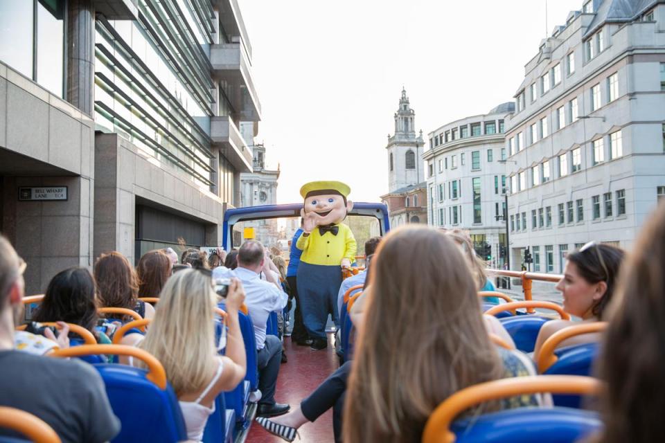 Как исследовать Лондон всего за 1 фунт: новая автобусная экскурсия для туристов 